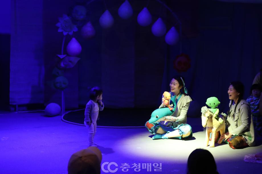 충남 천안어린이꿈누리터, 영유아 공연 ‘아기 연극 얼굴과 얼굴-마주;봄’ 선보여 이미지